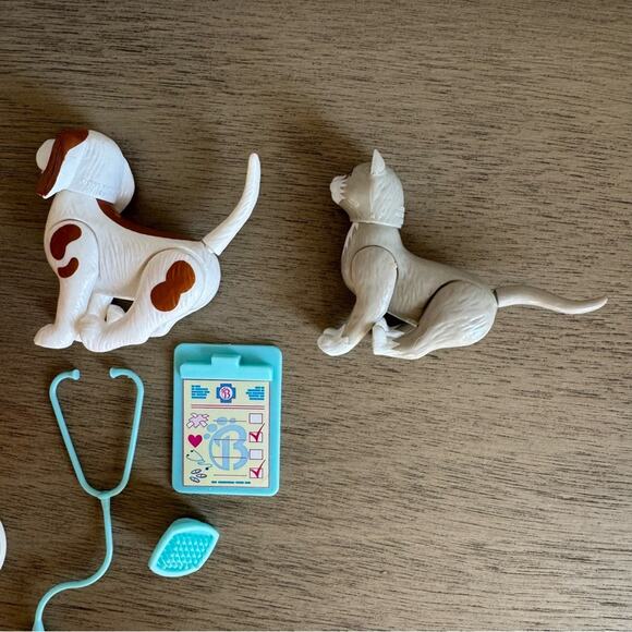 1996‎ Mattel Pet Doctor Playset with Dog & Cat + Accessories - Picture 11 of 11